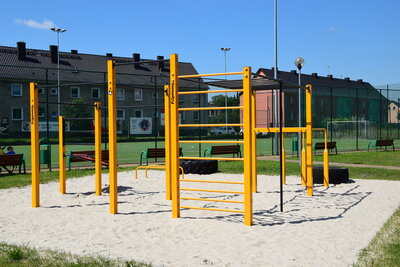 Park do kalisteniki na kompleksie boisk "Orlik" w Ozimku